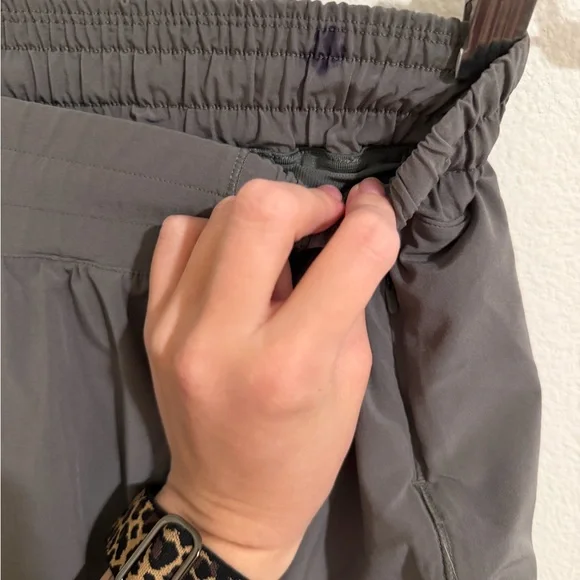 Green lulu shorts - Picture 3 of 5